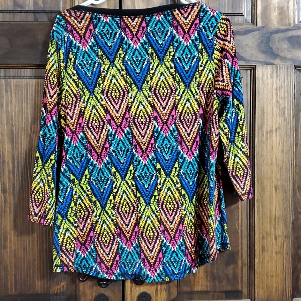 Ladies top. - Picture 4 of 4